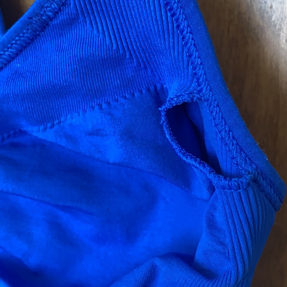 Old navy sports bra - Picture 4 of 4